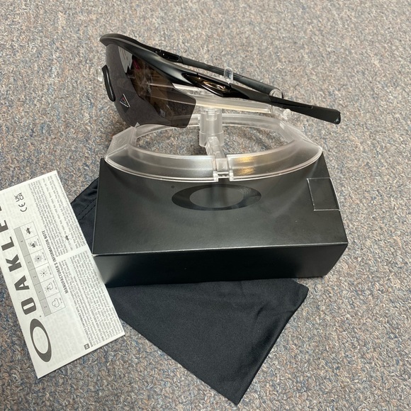 Oakley sunglasses M2 FRAME XL Matt Black Prizm Black Polarized New - Picture 3 of 10